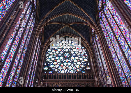 Entièrement restauré les vitraux de la Sainte-Chapelle, Sainte Chapelle, chapelle gothique médiévale royale, sur l'Île de la Cité, Banque D'Images