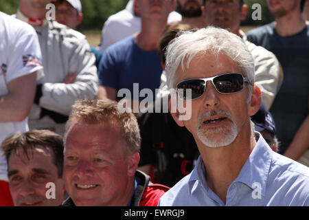 Weybridge, Surrey, UK. 30 Juin, 2015. Great British Bake Off présentateur Paul Hollywood rejoint ancienne formule 1 stars John Surtees, Damon Hill et Derek Bell pour la Fondation Henry Surtees Brooklands Défi d'équipe de Mercedes-Benz World, à Weybridge, Surrey 30.06.2015 Crédit : Theodore liasi/Alamy Live News Banque D'Images