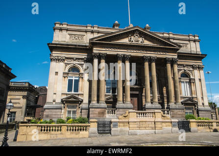 L'extérieur de l'ancienne Cour des Sessions Comté maison à côté de Walker Art Gallery, Liverpool, Merseyside, Angleterre Royaume-uni,l'Europe.. Banque D'Images