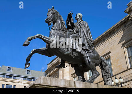 La statue du duc de Wellington à l'extrémité est de Princes Street, Édimbourg, Écosse, Royaume-Uni. Banque D'Images