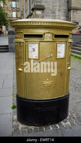 L'ÉCOSSE EDINBURGH ROYAL MAIL OR POST BOX, CHRIS HOY, GAGNANT DE LA MÉDAILLE D'or aux JEUX OLYMPIQUES DE 2012 À LONDRES , Banque D'Images