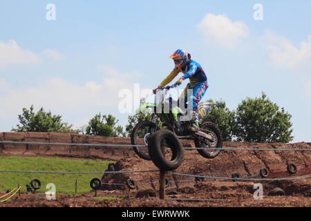 Les cycles à moteur, d'action et de cascades et de sauts de motocross Banque D'Images