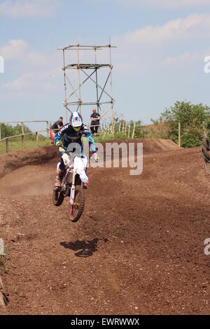 Les cycles à moteur, d'action et de cascades et de sauts de motocross Banque D'Images