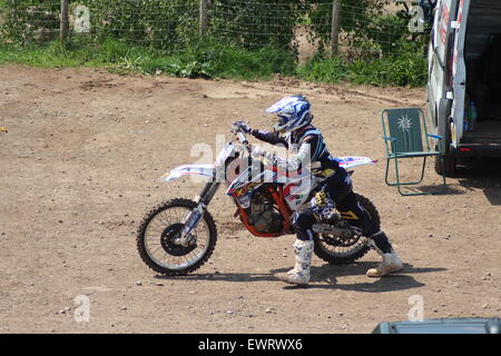 Les cycles à moteur, d'action et de cascades et de sauts de motocross Banque D'Images