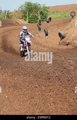 Les cycles à moteur, d'action et de cascades et de sauts de motocross Banque D'Images