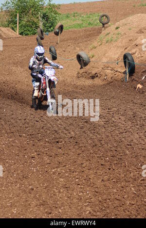 Les cycles à moteur, d'action et de cascades et de sauts de motocross Banque D'Images