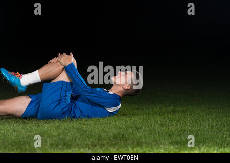 Joueur de football ont la douleur Accident corporel sur Match de football Banque D'Images