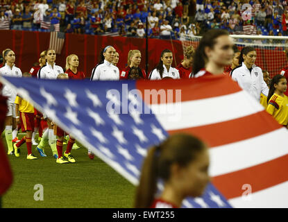 Montréal, Canada. 30 Juin, 2015. Les joueurs entrer dans le terrain avant la demi-finale entre les États-Unis et l'Allemagne à la FIFA 2015 Coupe du Monde féminine à Montréal, Canada, le 30 juin 2015. Credit : Ding Xu/Xinhua/Alamy Live News Banque D'Images