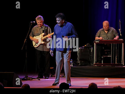 Charley Pride en live sur scène à Manchester Bridgewater Hall comprend : Charley Pride Où : Manchester, Royaume-Uni Quand : 29 Avr 2015 Banque D'Images