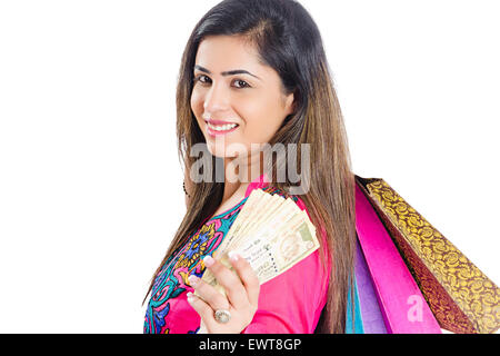 1 Femme indienne Housewife shopping montrant l'argent Banque D'Images