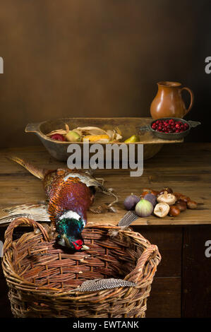 Le faisan sauvage et des fruits dans une ancienne chasse maître still life Banque D'Images