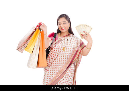 1 Indian woman shopping et de l'argent montrant Banque D'Images