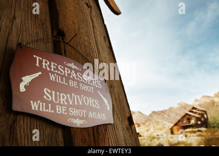 Vue rapprochée de l'ancien style de wild west aucun signe d'intrusion sur theу wall Banque D'Images