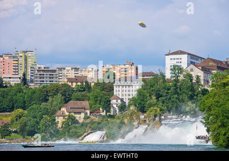 Les chutes du Rhin à Schaffhausen, Suisse. Banque D'Images