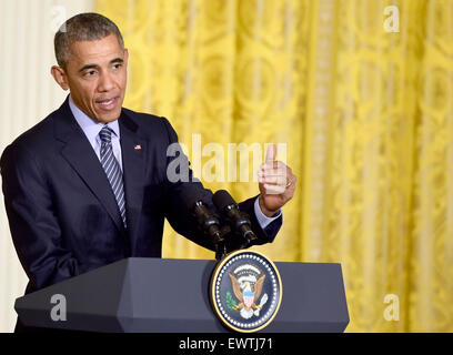 Washington DC, USA. 30 Juin, 2015. Le président des États-Unis Barack Obama tient une conférence de presse conjointe avec le président du Brésil, Dilma Rousseff (non représenté) dans la East Room de la Maison Blanche à Washington, DC, le mardi 30 juin 2015. Credit : Ron Sachs/CNP - PAS DE SERVICE DE FIL - Crédit photo : dpa alliance/Alamy Live News Banque D'Images