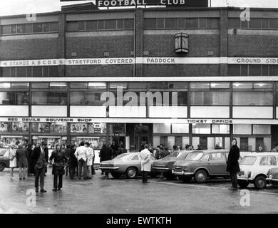 L'extérieur du stade de football Old Trafford, domicile de Manchester United Football Club. 10 janvier 1972. Banque D'Images