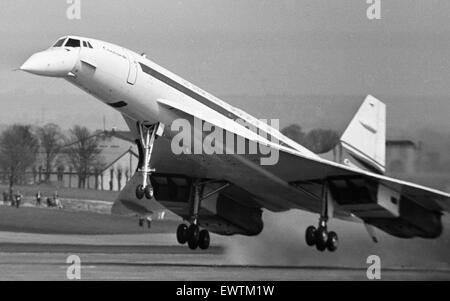 Le premier vol du prototype Concorde construit au Royaume-Uni, 002 de Filton, près de Bristol à RAF Fairford piloté par Brian Trubshaw le 9 avril1969 Banque D'Images