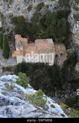 La chapelle Notre Dame de Beauvoir dans le village touristique de Moustiers Sainte Marie Banque D'Images