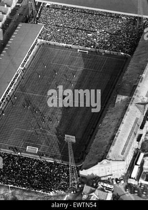 Vue aérienne de la Villa Park, stade de football home à Aston Villa Football Club. L'Allemagne de l'Ouest/Espagne, finale de la Coupe du Monde de la FIFA, groupe 2. 20 juillet 1966. Banque D'Images