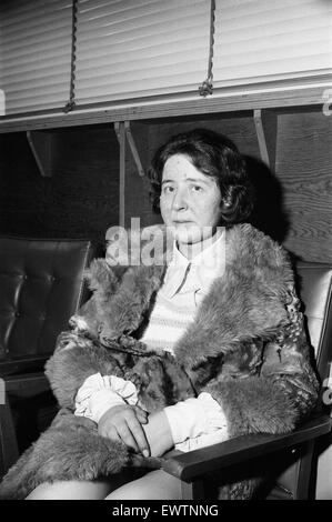 Mavis Brett, âgé de 35 ans, à partir de Upminster, Essex, épouse de l'entrepreneur de transport George Brett et mère de Terry Brett âgés de 10 ans, qui ont disparu dans de mystérieuses circonstances. Photo de Scotland Yard, la Police Station, Londres, 6 janvier 1975. Banque D'Images