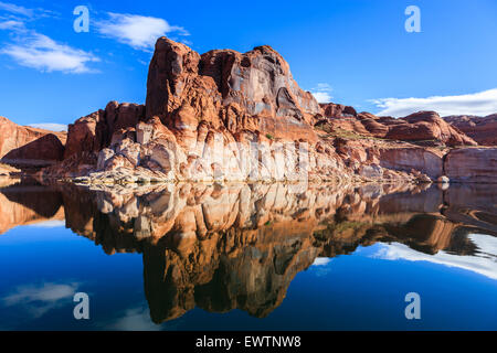 Les murs de canyon sur le Lac Powell, à la frontière de l'Arizona et l'Utah, USA Banque D'Images