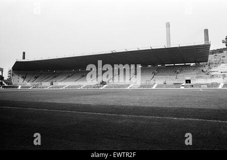 Le stade Old Trafford, domicile du Manchester United F.C., le nouveau stand de cantilever. Août 1965. Banque D'Images