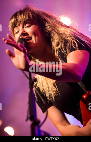 Segrate Milan Italie. 30 juin 2015. Les frères Angus & Julia Stone à partir de l'Australie en prestation au music club Circolo Magnolia pour présenter leur dernier album 'Angus & Julia Stone' publié le 2014 Credit : Rodolfo Sassano/Alamy Live News Banque D'Images