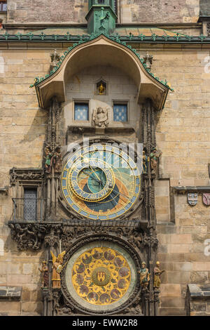 Horloge de Prague, vue sur l'horloge astronomique du 15th siècle sur la place de la Vieille ville, le Staromestske namesti, dans le quartier Stare Mesto de Prague. Banque D'Images
