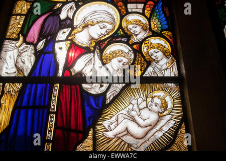 Vitraux, fenêtre, avec, bébé, Jésus, à l'église, à Horsington village, Somerset, Angleterre. © Paul Quayle Banque D'Images