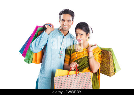 Affaires indiennes Marathi Couple marié diwali shopping Banque D'Images