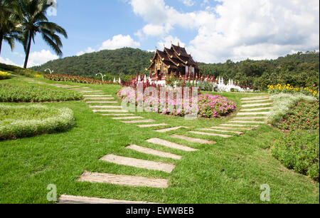 Parc royal de l'architecture traditionnelle thaïlandaise Rajapruek dans le style Lanna Chiang Mai Thaïlande Banque D'Images