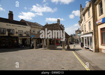 Place du marché Croix de beurre au centre ville, Chippenham, Wiltshire, Angleterre, Royaume-Uni Banque D'Images