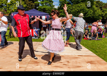 P J's Dance Club effectuer lors de l'Assemblée Nutley Fête du Village, Nutley, Sussex, UK Banque D'Images