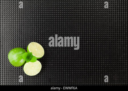 La Menthe et citron vert - mojito cocktail Ingrédients. Top View with copy space Banque D'Images
