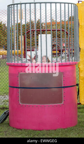 L'Ontario, Canada. 01 juillet, 2015. Une adolescente des terres dans la cuve d'immersion au Canada célébrations dans Cannington, Ontario 1/2015 Juillet Crédit : Jill Morgan/Alamy Live News Banque D'Images