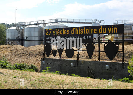 Le Vinopanorama wine centre d'interprétation à Calvisson, France. Banque D'Images