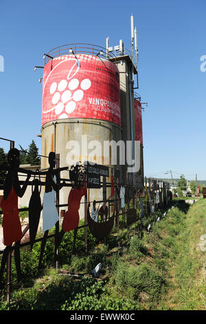 Le Vinopanorama wine centre d'interprétation à Calvisson, France. Banque D'Images