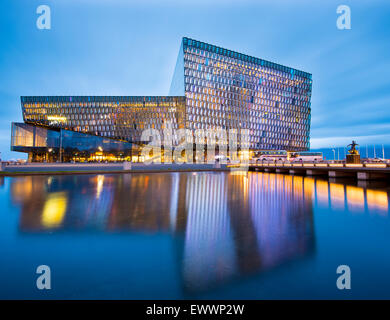 Reykjavik, Islande. Harpa de Reykjavik, Salle de Concert et centre de conférence. Banque D'Images