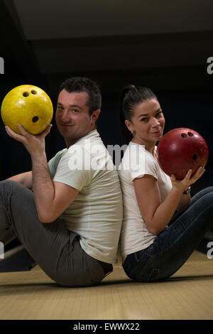 Homme Femme Enseignement Bowling Banque D'Images