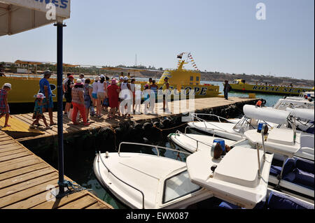 Bateaux de la police à la marina à Charm el-Cheikh 02 juillet 2014 Banque D'Images