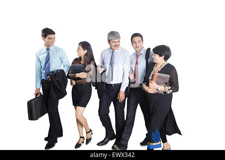 4 Indian Business partner Walking Talking Banque D'Images