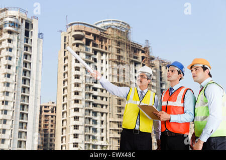 3 architecte indien contrôle Construction Site Banque D'Images