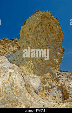 Formation humface rock volcanique aléatoire à des formes Asprokavos cape, Fanaraki, Moudros Moudros, ville // l'île de Lemnos limnos, Grèce Banque D'Images