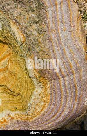 Formation de roche volcanique étonnante de textures au cap Asprokavos. Moudros, Limnos island, dans le Nord de la mer Égée, Grèce. Banque D'Images