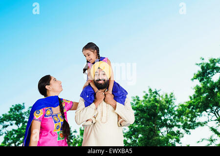 Les parents et la fille indienne Punjabi park Banque D'Images