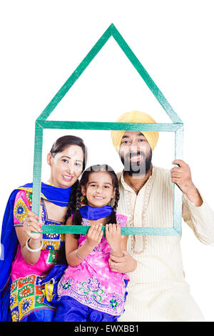 Les parents et la fille indienne Punjabi Maison montrant Banque D'Images