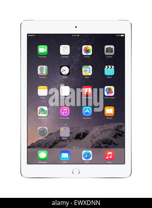 Varna, Bulgarie - Février 02, 2014 : vue avant d'argent Apple iPad 2 avec Air touch ID afficher l'écran d'iOS 8 Banque D'Images