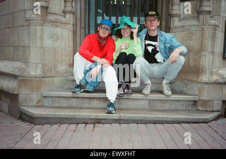 Acid House music fans se rassemblent à la Hummingbird club de nuit à Birmingham. 9e juillet 1989. Banque D'Images