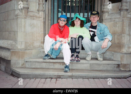 Acid House music fans se rassemblent à la Hummingbird club de nuit à Birmingham. 9e juillet 1989. Banque D'Images