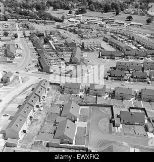 Yateley, Hampshire, juin 1970. Vue aérienne Banque D'Images